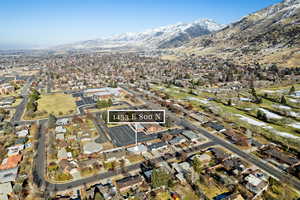 Aerial view with a mountain view