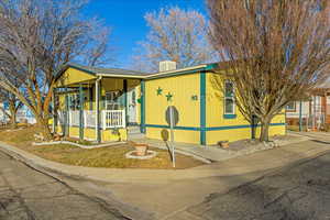 Manufactured / mobile home with a porch