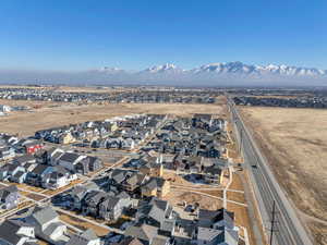 Aerial view with a mountain view