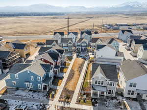 Aerial view with a mountain view