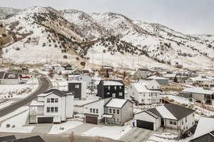 Snowy aerial view with a mountain view