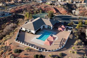 Birds eye view of property