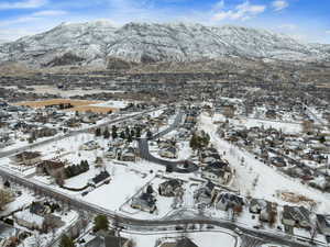 Snowy aerial view featuring a mountain view