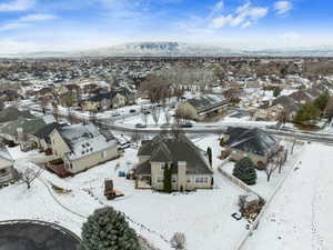 Snowy aerial view featuring a mountain view