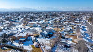 Snowy aerial view featuring a mountain view