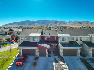 Townhome / multi-family property featuring a mountain view