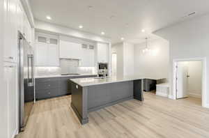 KITCHEN WITH BANQUETTE