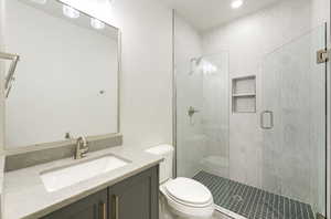 THIRD LEVEL ENSUITE BATHROOM