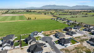 Aerial view with a mountain view