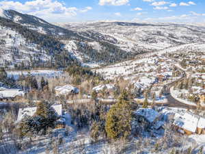 Snowy aerial view with a mountain view