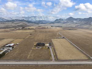 Aerial view with a mountain view