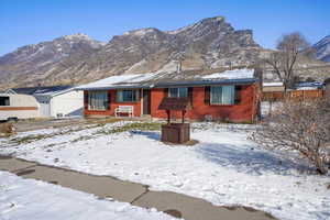 Ranch-style house featuring a mountain view