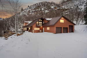 View of front facade featuring a mountain view