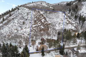 Snowy aerial view with a mountain view