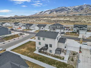 Aerial view with a mountain view