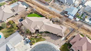 Birds eye view of property