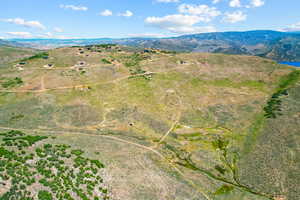 Aerial view with a mountain view