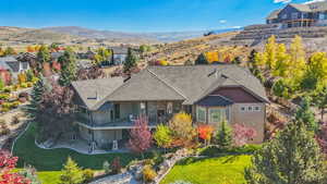 Bird's eye view with a mountain view