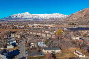 Bird's eye view with a mountain view