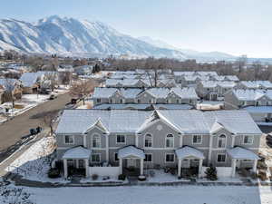 Snowy aerial view featuring a mountain view