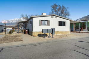 Manufactured / mobile home featuring a mountain view