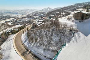 Snowy aerial view featuring a mountain view