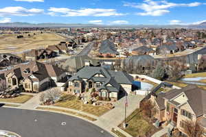 Drone / aerial view featuring a mountain view