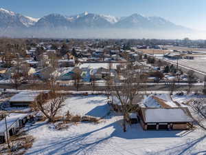 Snowy aerial view featuring a mountain view