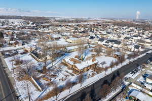 Snowy aerial view featuring a mountain view