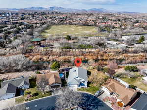 Aerial view with a mountain view