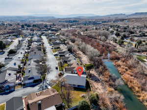 Birds eye view of property featuring a mountain view