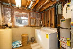 Laundry area with washer and clothes dryer, water heater, and light wood-type flooring