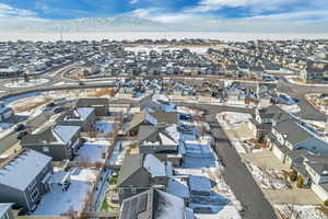 Snowy aerial view with a mountain view