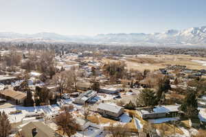 Aerial view with a mountain view