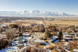 Drone / aerial view featuring a mountain view