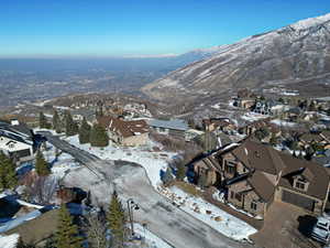 Snowy aerial view featuring a mountain view