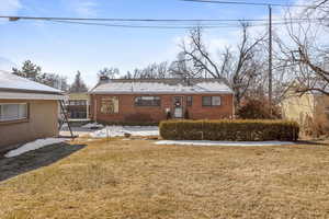 View of front of home featuring a front yard