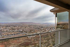 Balcony featuring a mountain view