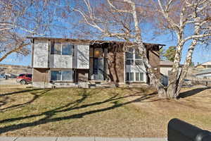 Split foyer home with a front yard