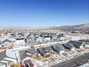 Drone / aerial view featuring a mountain view