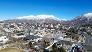 Aerial view with a mountain view