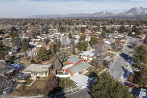 Bird's eye view with a mountain view