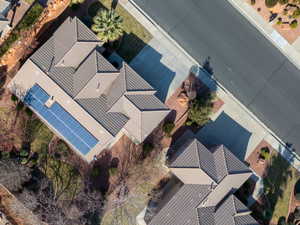 Birds eye view of property