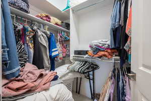 Walk in closet featuring carpet