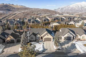 Bird's eye view featuring a mountain view