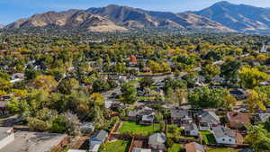 Bird's eye view with a mountain view