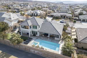 Aerial view with a mountain view