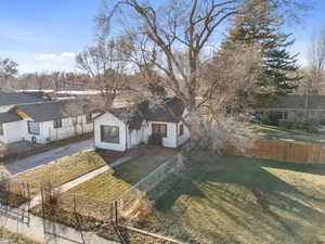 View of front of house featuring a front yard