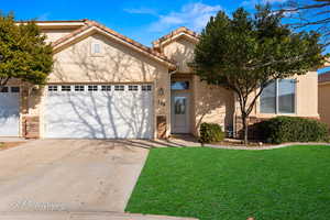 View of front facade featuring a front yard