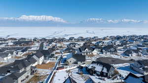 Snowy aerial view featuring a mountain view